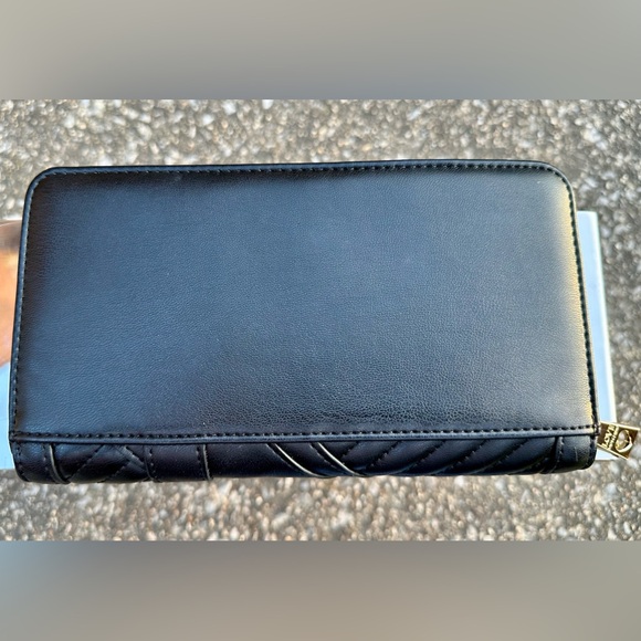 LOVE MOSCHINO!❤️Zip Around/ Black Faux Leather/Wallet w/gold hearts/studs - Picture 4 of 16